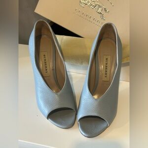 Burberry Dusty Blue Peep Toe Leather Pumps 39.5 Box Bag Comfortable Wear